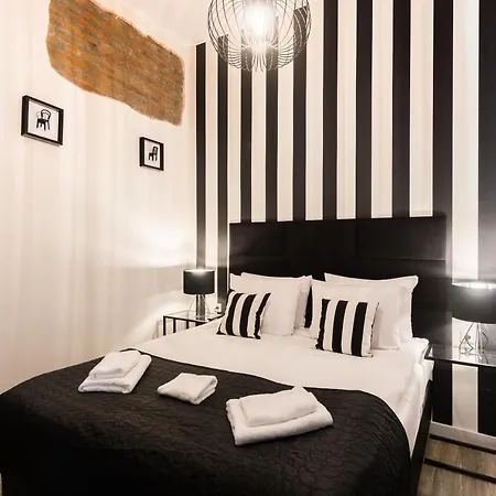 Leo Old Town Apartment
