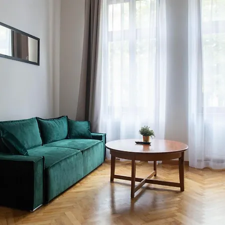 Leo Old Town Apartment *